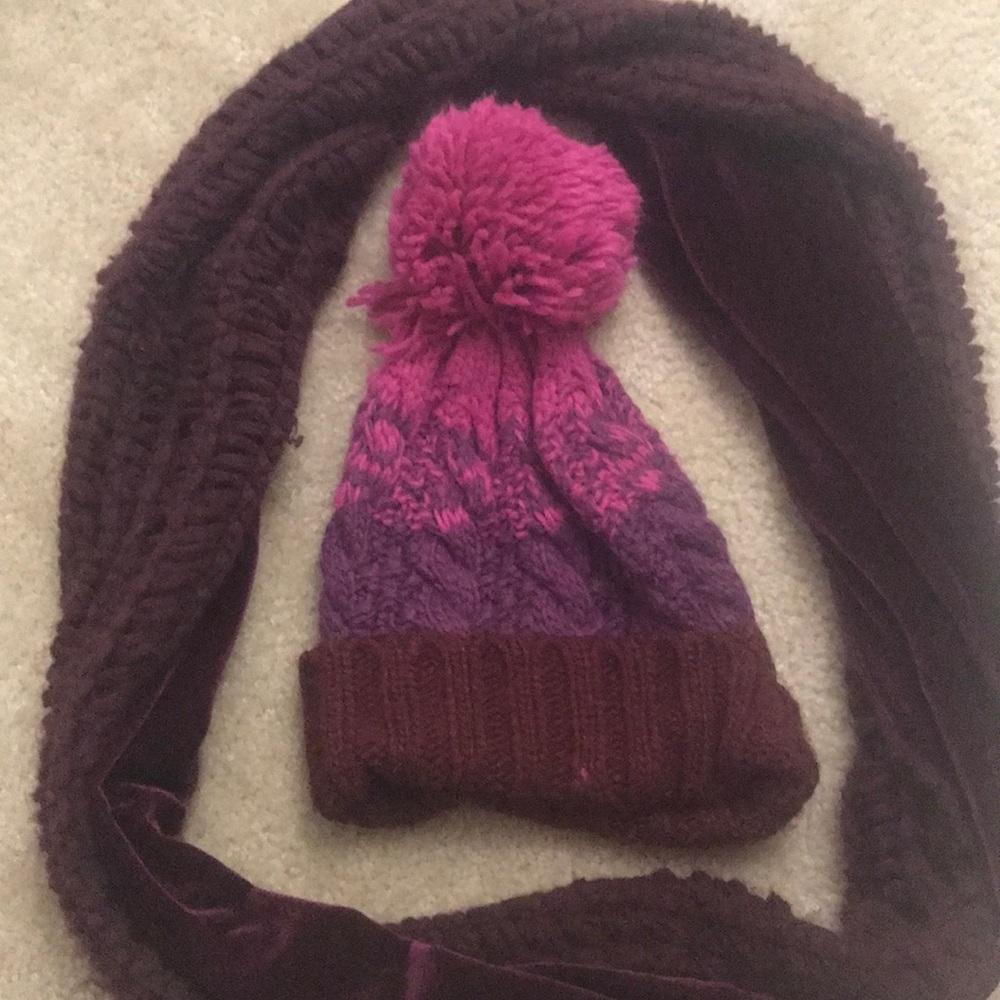 Hat and scarf. Maroon n pink